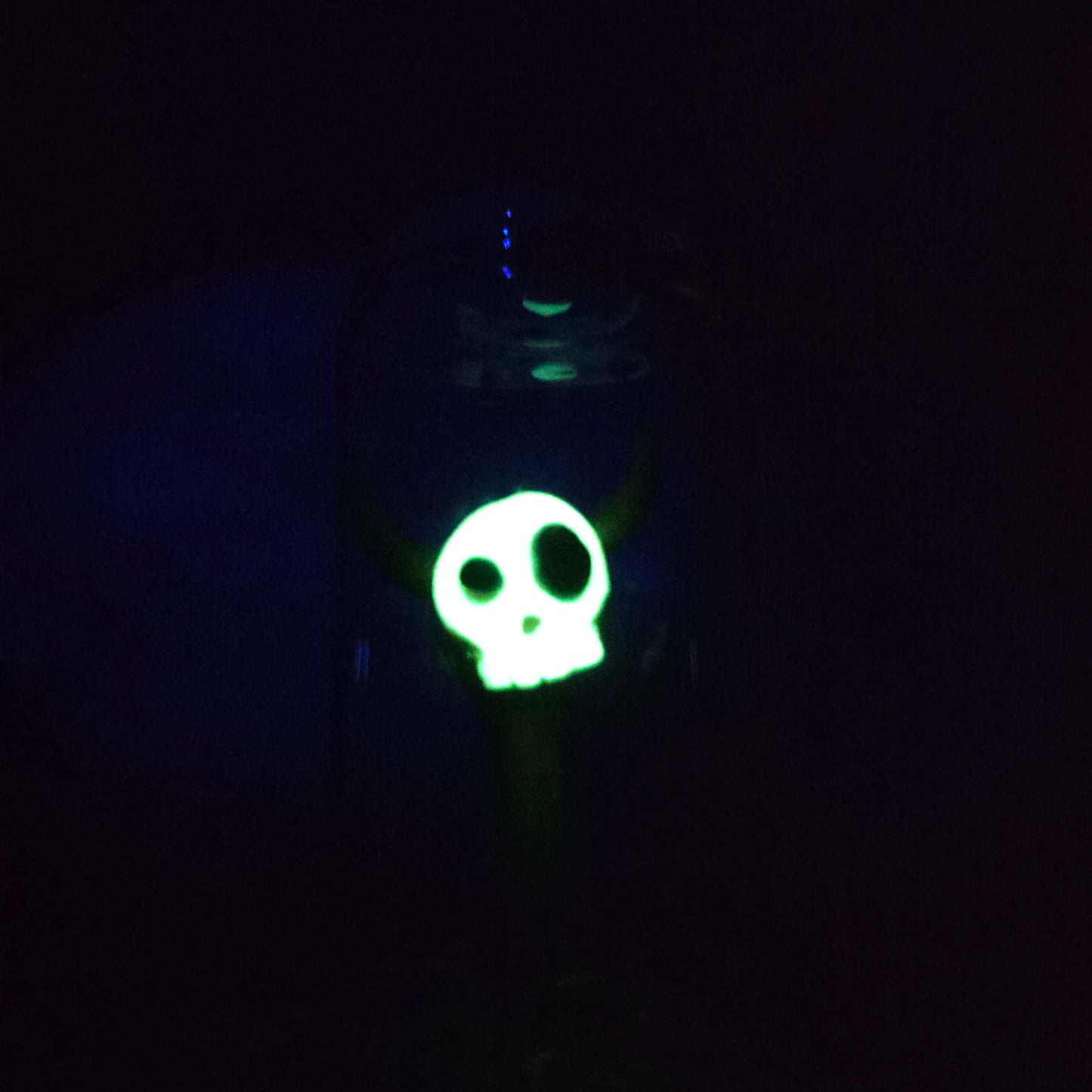 Skullee-Wagz face glowing in dark