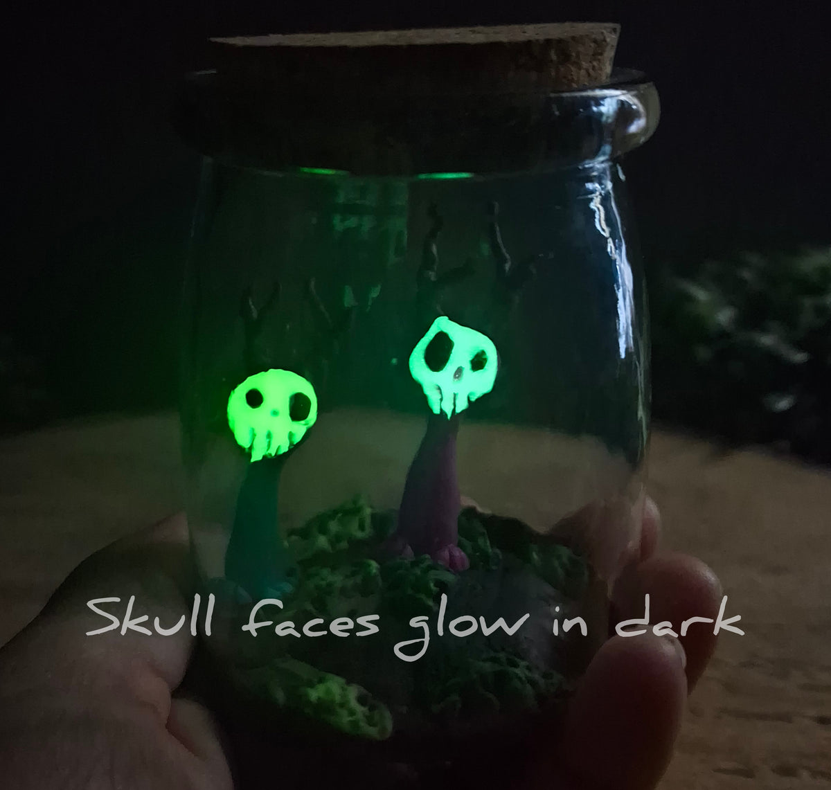 Skulee-Wag faces. Text says skull faces glow in dark