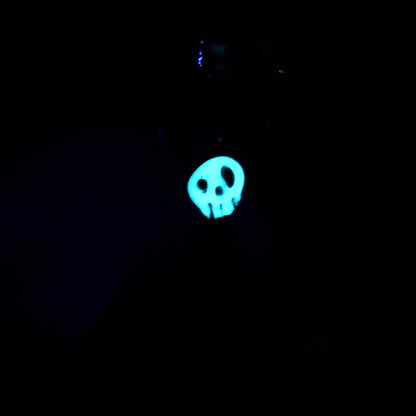 Skullee-Wagz face glowing in dark