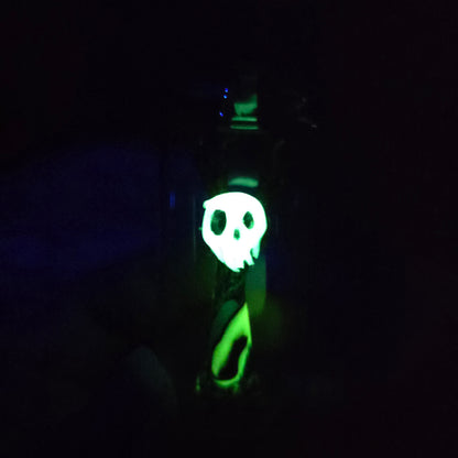 Skullee-Wagz face glowing in dark