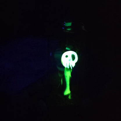 Skullee-Wagz face glowing in dark