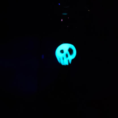 Skullee-Wagz face glowing in dark