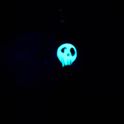 Skullee-Wagz face glowing in dark