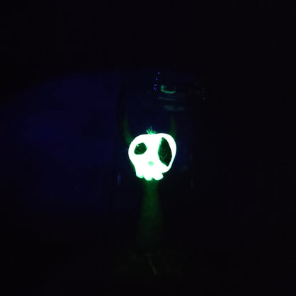 Skullee-Wagz face glowing in dark