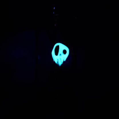 Skullee-Wagz face glowing in dark