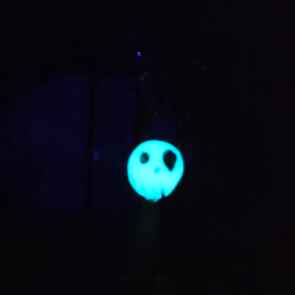 Skullee-Wagz face glowing in dark