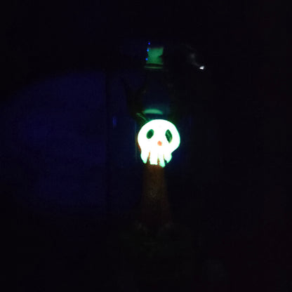 Skullee-Wagz face glowing in dark