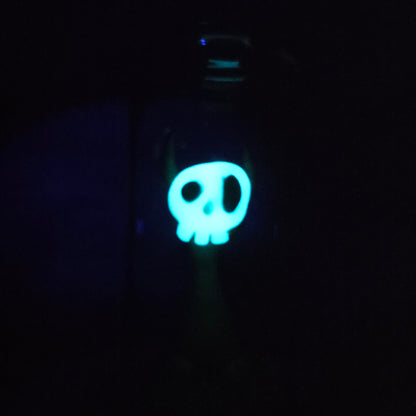 Skullee-Wagz face glowing in dark