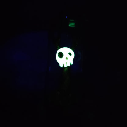 Skullee-Wagz face glowing in dark