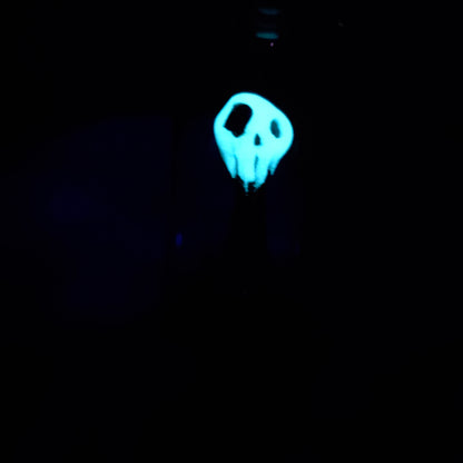 Skullee-Wagz face glowing in dark